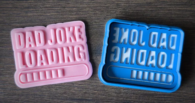 Формичка и ембосер „Dad Joke Loading“ — забавен Ден на бащата