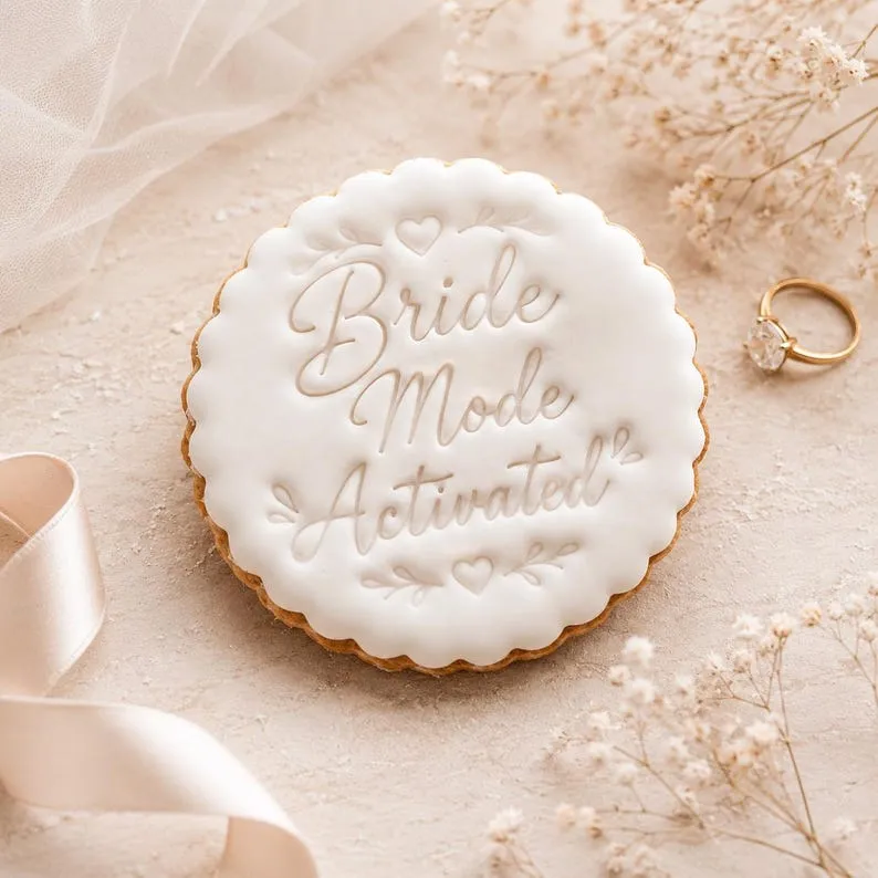 Формичка и ембосер „Bride Mode Activated“ — моминско парти