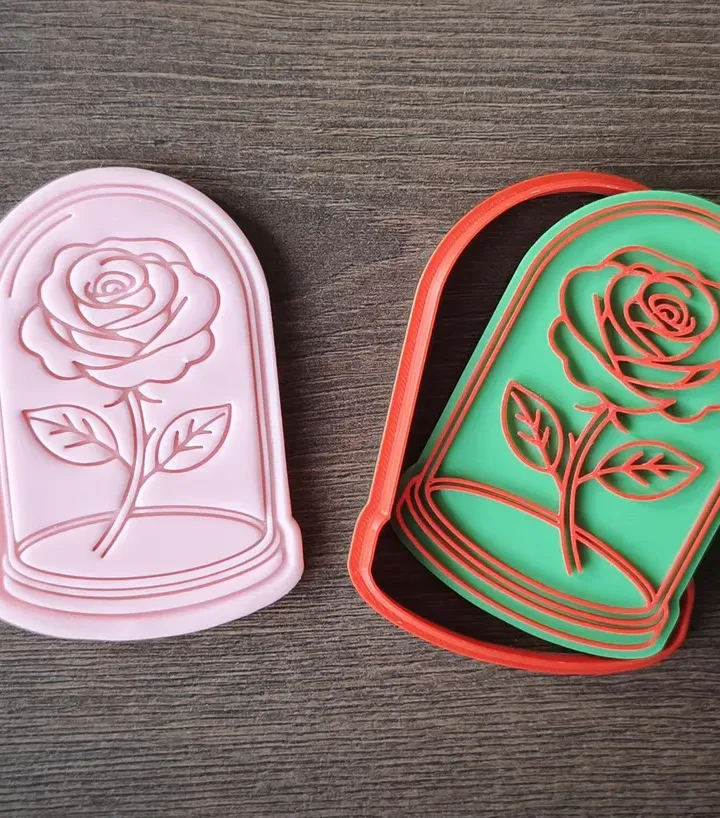 A Craftonic 3D-printed cake topper